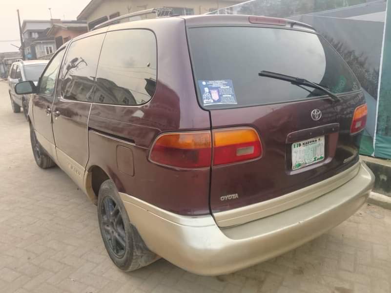 A picture of Toyota Siena Engine gear and AC perfect Car is very