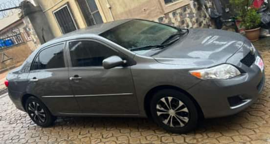 A picture of Super sharp 2009 Toyota Corolla with absolutely nothing to fix