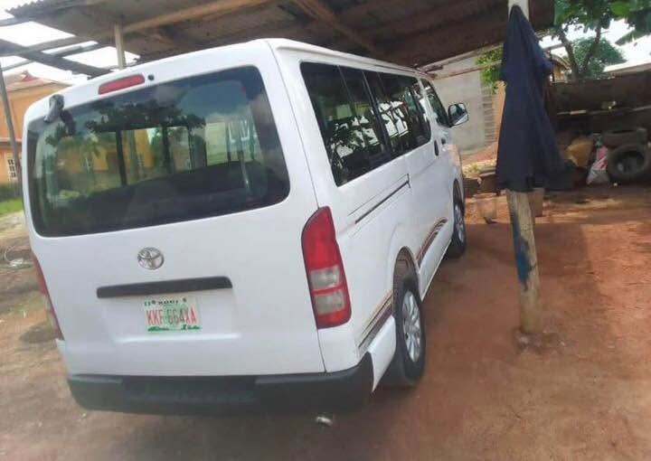 A picture of Very clean hummer bus must go asap brainbox faulty