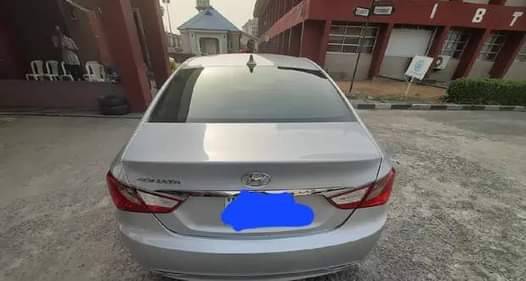 A picture of 2011 Hyundai sonata First body Everything is 100 percent 4