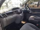 A picture of 2002 TOYOTA NOHR