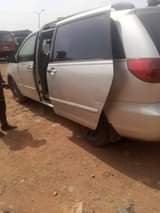 A picture of Toyota Sienna 05