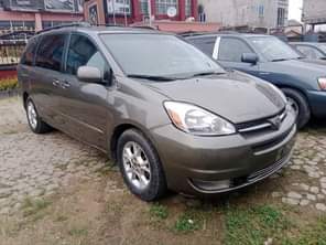 A picture of Dealers buy clean 06 sienna 2 9m Clean interior Engine