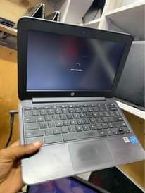 A picture of Nauza hizi hp mbili bei kama bure Hp chrome lipia
