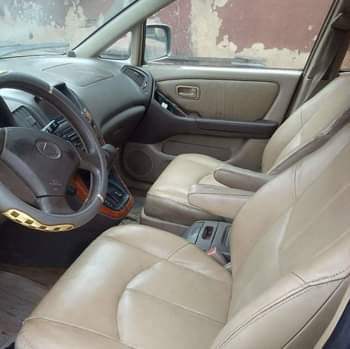 A picture of Lexus 300 engine and gear ok location Pedro road bariga