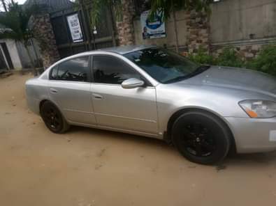 A picture of 2005 model Nissan Altima first body everything is working nothing