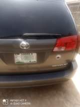 A picture of Toyota sienna