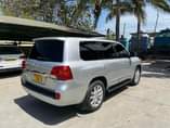 A picture of TOYOTA LANDCRUISER V8
