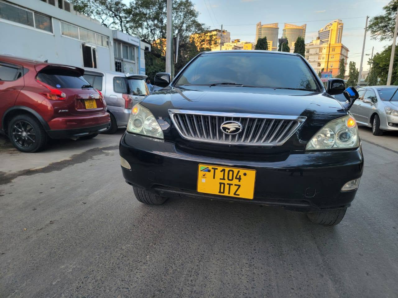 A picture of TOYOTA HARRIER 0767058883
