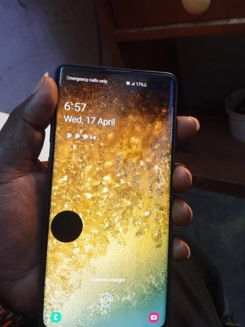 A picture of s10 Samsung 128gb 410k