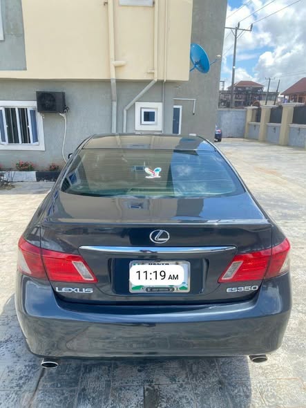 A picture of Es350 lexus