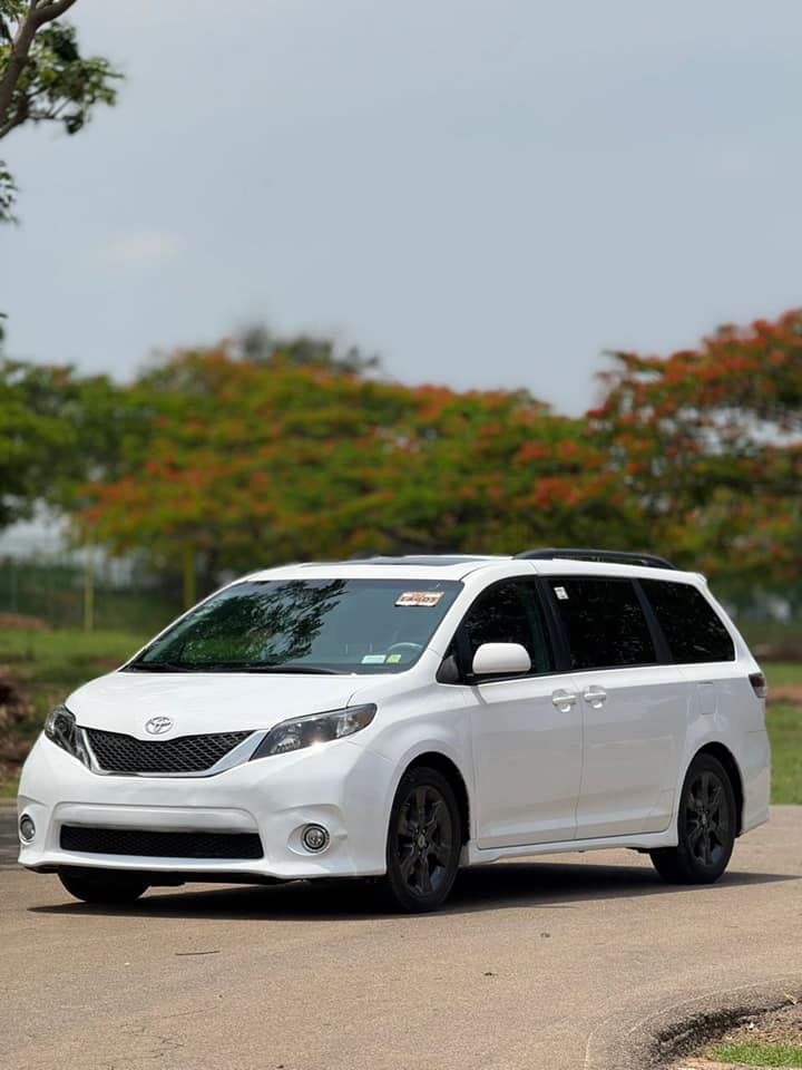 A picture of FOREIGN USED 2012 TOYOTA SIENNA SEWITH PROPER DOCUMENTATION PRICE 19.5M