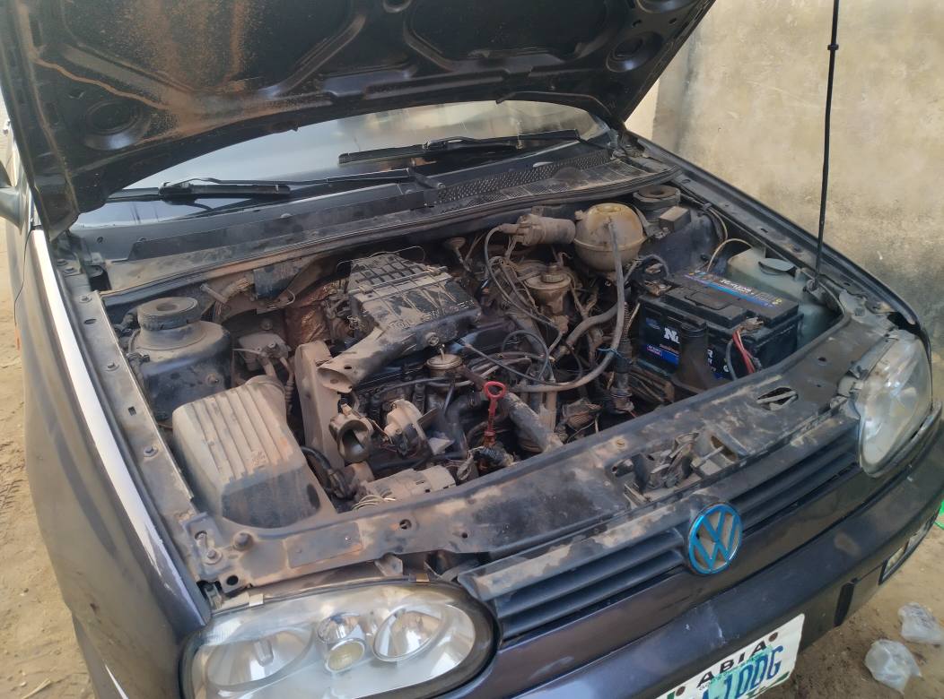A picture of GOLF 3 SALON CAR