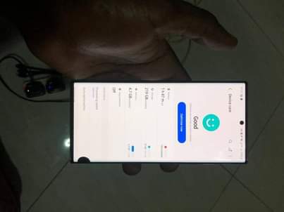 A picture of S22 ultra 5g 256gb with dot