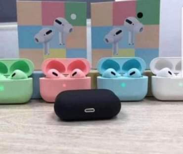 A picture of Wauzaji wa earphones OG