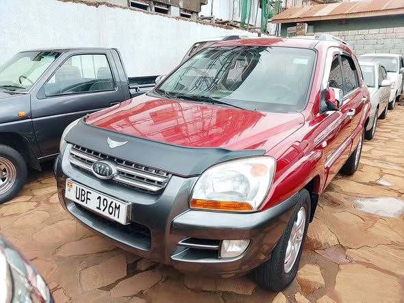 A picture of Kia left hand 25millions good condition CALL 0786 92 82