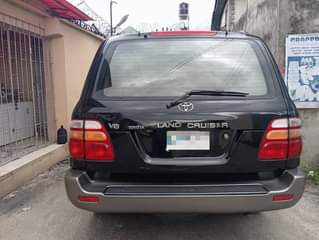 A picture of TOYOTA LAND CRUISER 2005