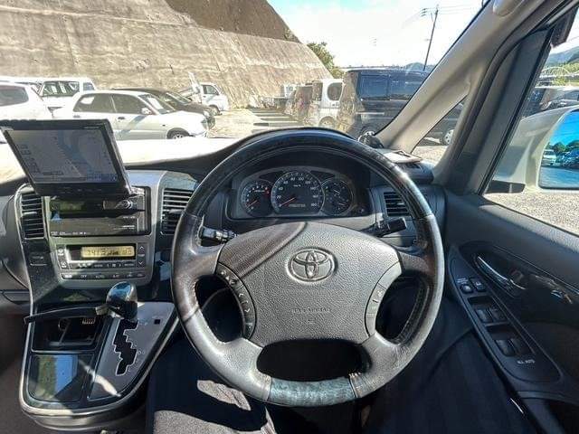 A picture of 2003 TOYOTA ALPHARD