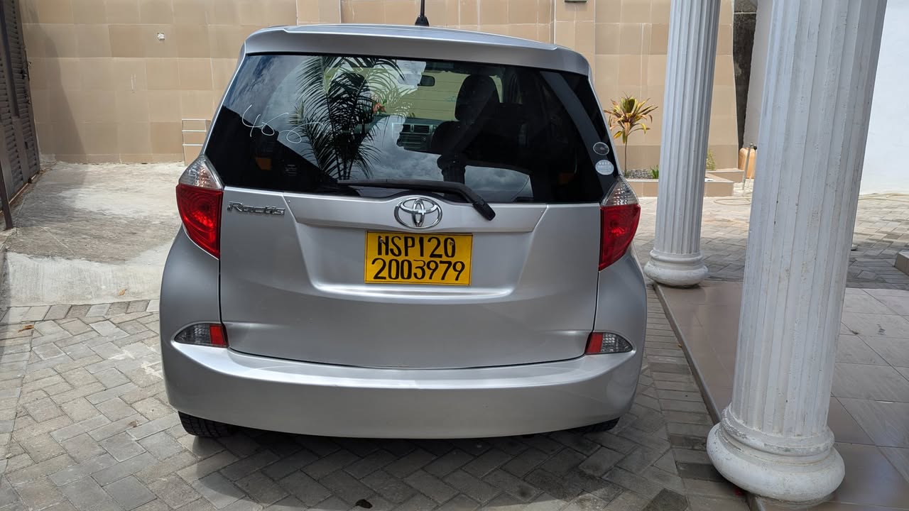 A picture of 2010 Toyota ractis new model