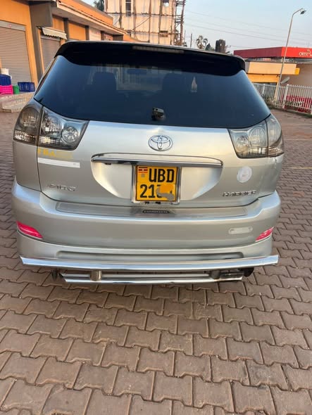 A picture of Toyota harrier kawundo 26m money needed