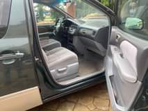 A picture of Used Toyota Sienna 2000 model