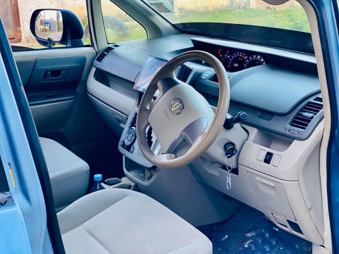 A picture of  TOYOTA NOAH Si ENGINE 3ZR COLOUR BLUE Cc 1980