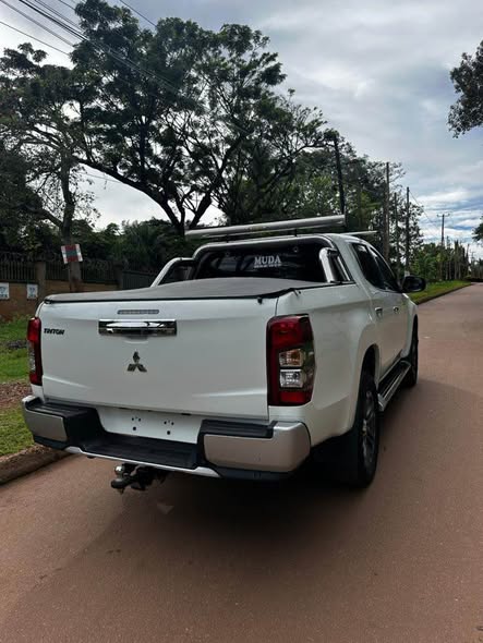 A picture of Mitsubishi Triton 2022