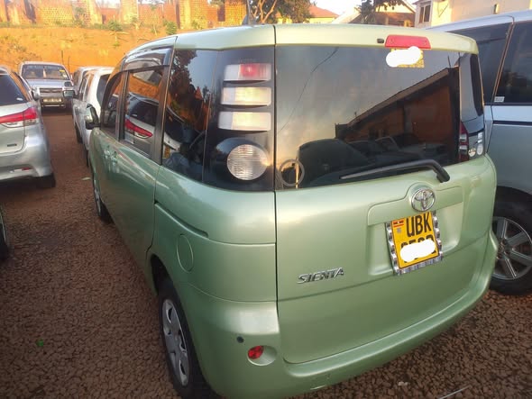 toyota sienta