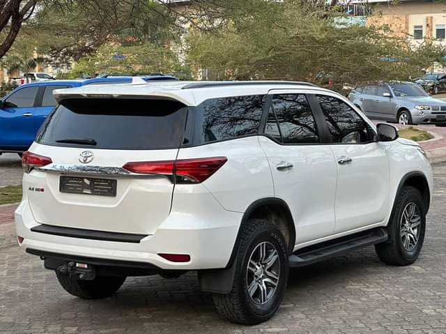 A picture of TOYOTA FORTUNER