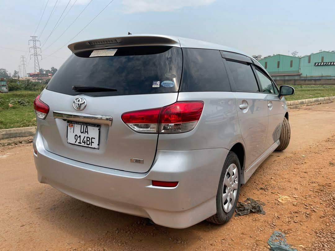 A picture of 2010 Toyota wish new shape 2010 model