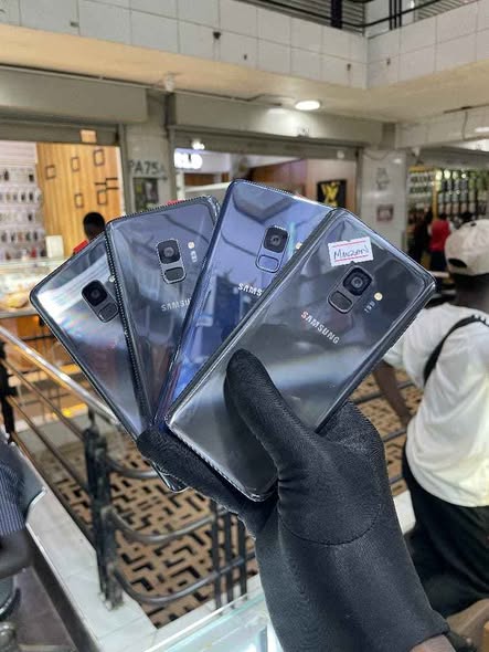 A picture of Samsung pixel available New stock