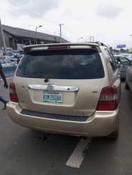 A picture of 2005 Toyota Highlander With 2 Row Leather Seats Untampared Engine
