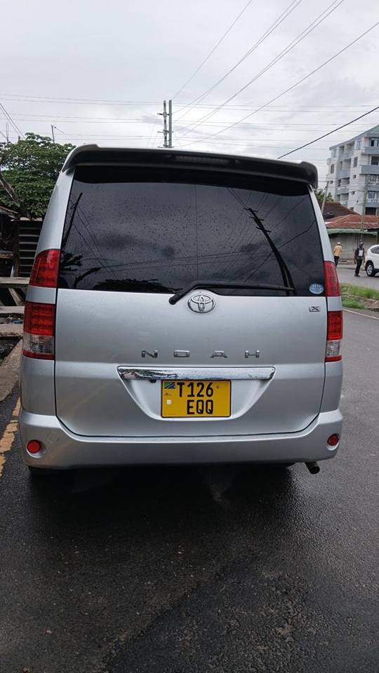 A picture of TOYOTA NOAH