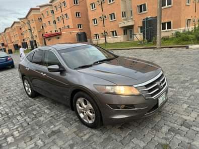 A picture of WOW This is extremely clean Honda crosstour 2012 model full
