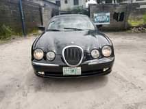 A picture of Super clean Jaguar 2006 model buy and enjoy nothing to