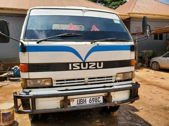 A picture of 2002 Manual isuzu