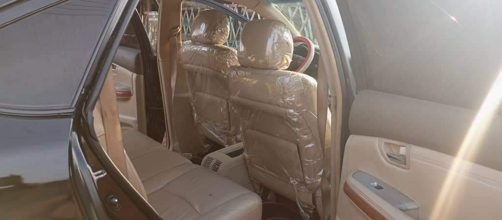 A picture of LEXUS RX330