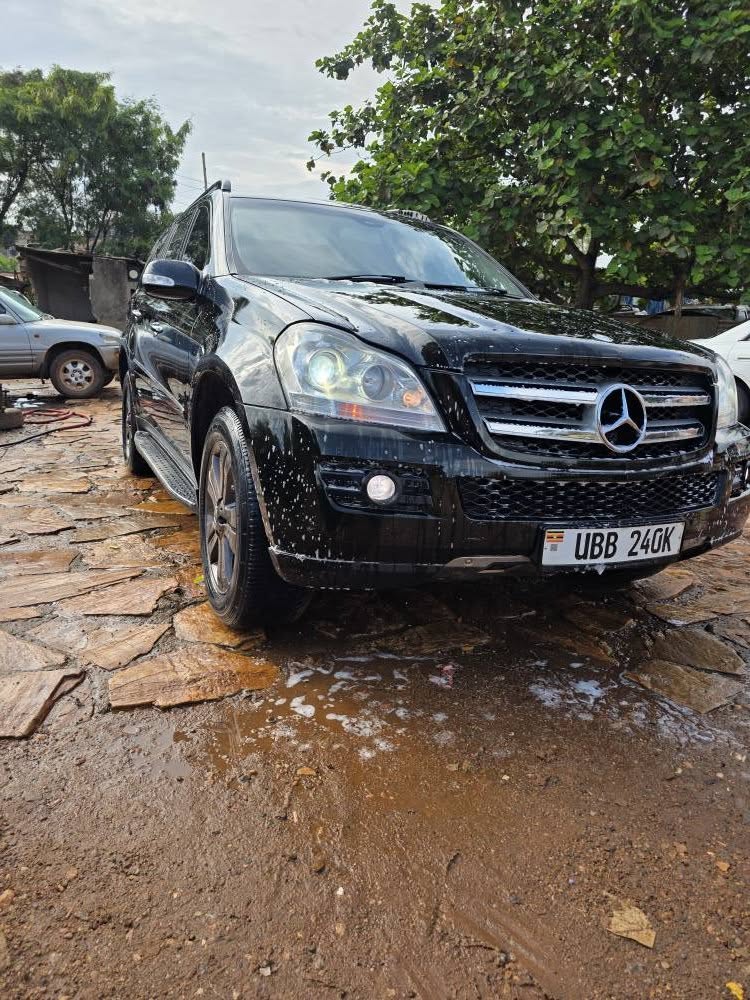 A picture of Mercedes Benz gl 500