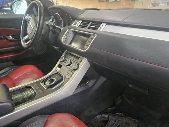 A picture of Range Rover Evoque Direct Belgium 2016 17 7 million No