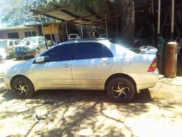 A picture of 1998 Toyota 1998