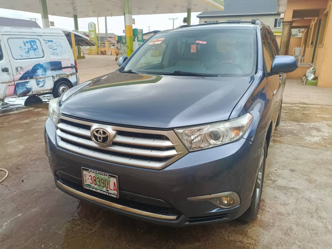 A picture of Toyota Highlander 2013