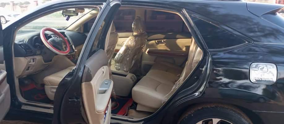 A picture of LEXUS RX330