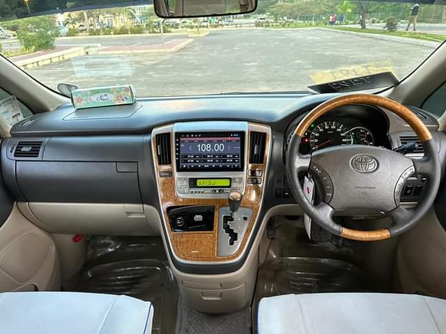 A picture of TOYOTA ALFARD