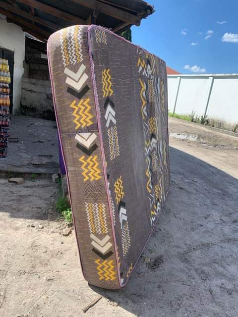 A picture of Karibuu nauza godoro 5 6 nch 10 Bei 200000 Location