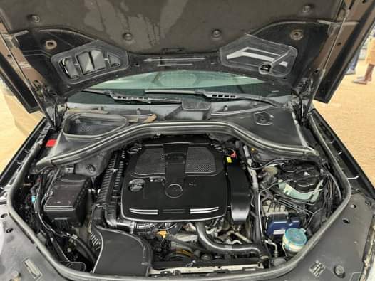 A picture of Preowned Registered but barely used 2013 ml350 FIRST BODY 10