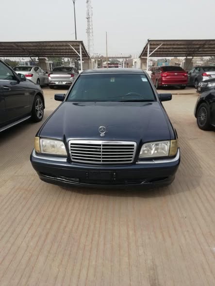 A picture of 2000 Mercedes Benz c230