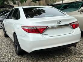 A picture of Clean 2016 Camry LE Android screen