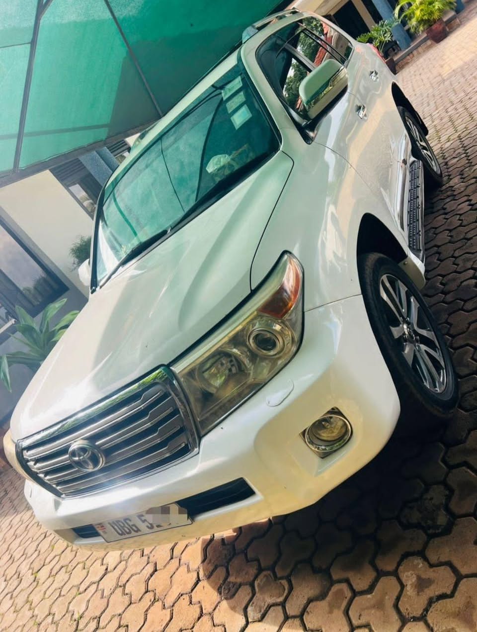 A picture of 2013 Toyota landcruiser diesel v8