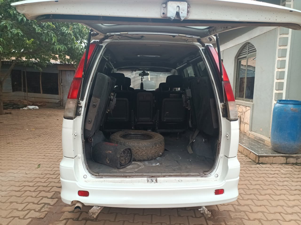 A picture of Toyota Noah 4wd 2000