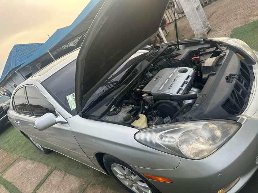 A picture of Tokunbo Lexus ES330 2005 model 8 4m